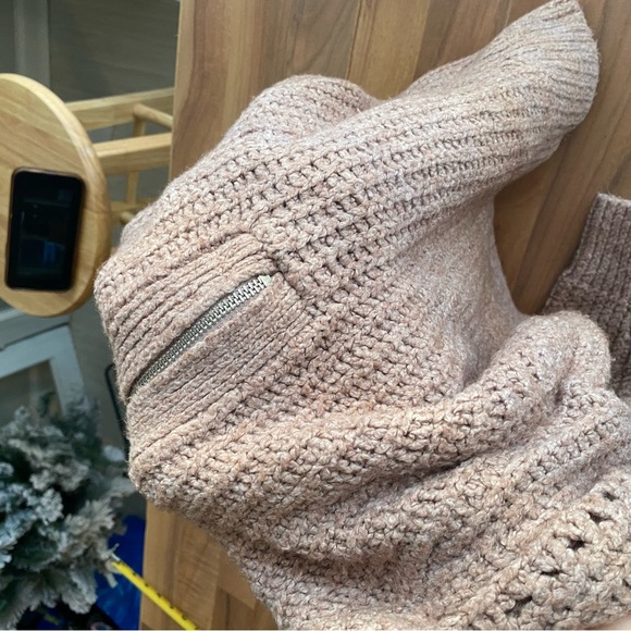 Abercrombie & Fitch Pointelle Knitted Chunky Knit Quarter Zip Sweater Top - Picture 6 of 7